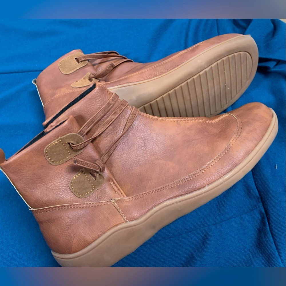 Women’s Slip-on booties, fleece lined, elastic straps, Size 8-8.5